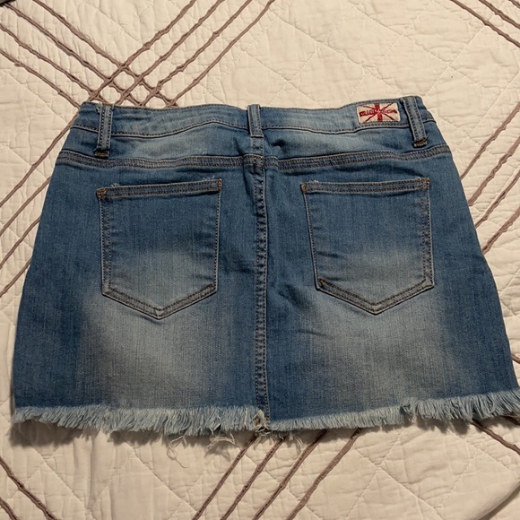 cute mini skirt - Picture 4 of 6